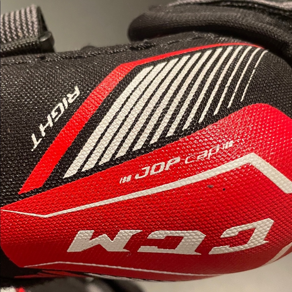 CCM Black and Red Protective Elbow Pads Size Child Large - Picture 8 of 8